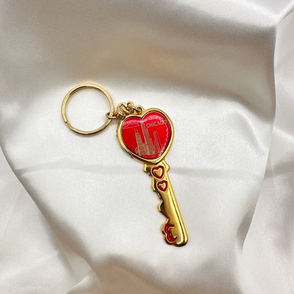 Vintage Y2K Chicago Gold Tone Red Enamel Heart Key Keychain Classic Jewelry Boho